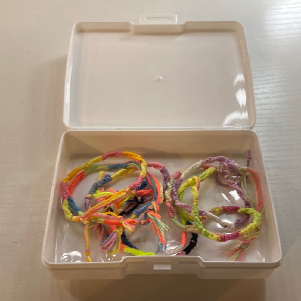8-pack staircase string bracelet set